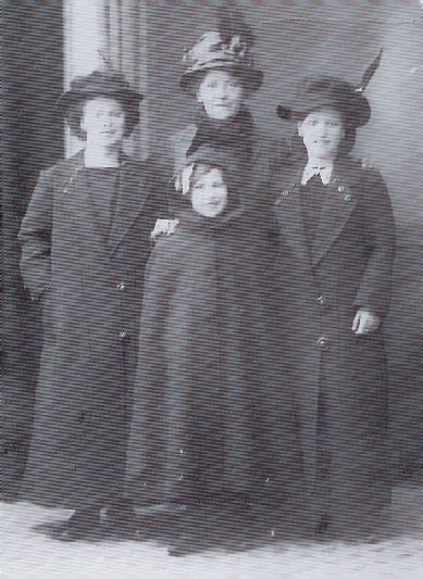 The Laursen Cousins · The Nye Family