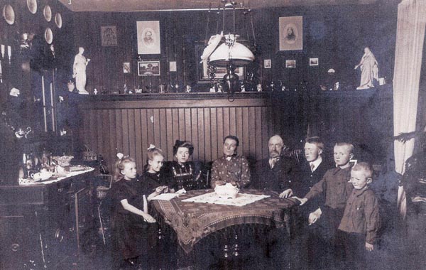 The Laursen Cousins · The Nye Family